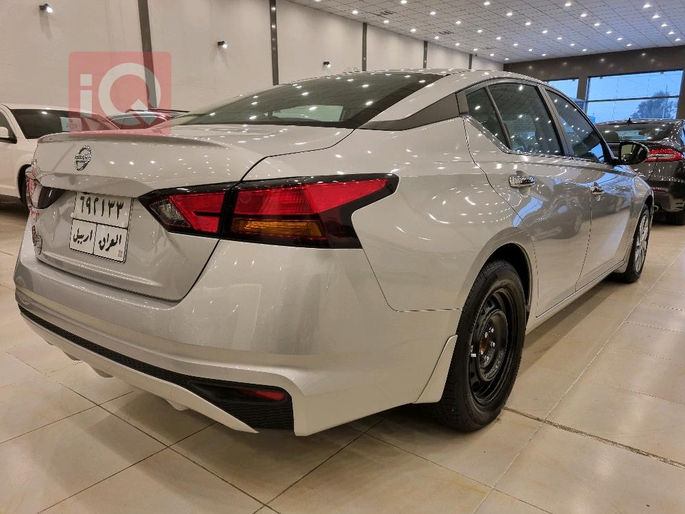 نيسان ألتيما